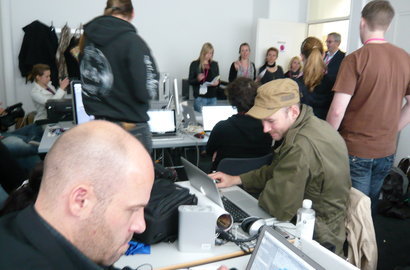 Dynamik im "hFMA Netzreporter"-Büro im Kongreßzentrum Frankfurt
