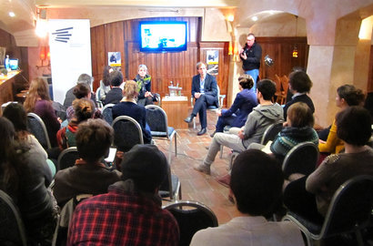 Studierende beim Exklusivgespräch mit Agnès Godard. Foto: hFMA
